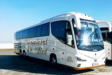 Extra veľký autobus Scania Irizar i8 pre 63 cestujúcich a 1 vodič.