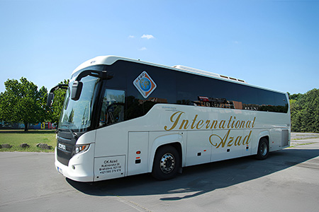 Veľký autobus Scania Touring pre 49 cestujúcich a 1 vodič.